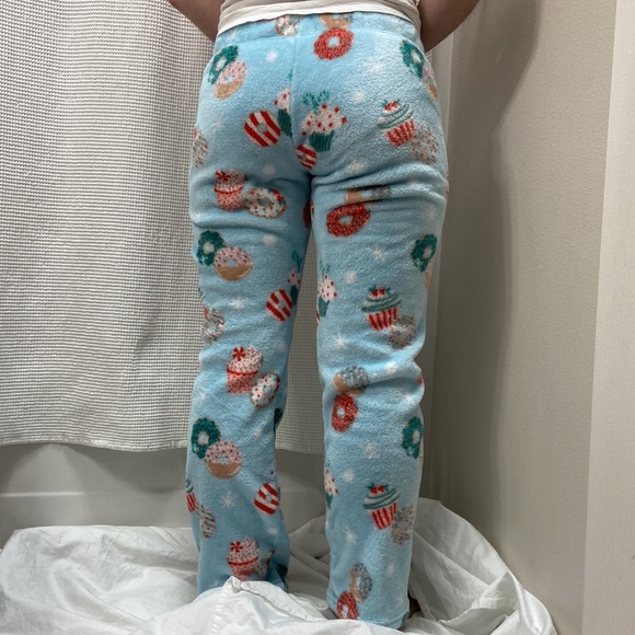 Women’s Daydream by Berkshire Home cupcake & donut fuzzy pajama bottoms. Size S - Picture 3 of 14